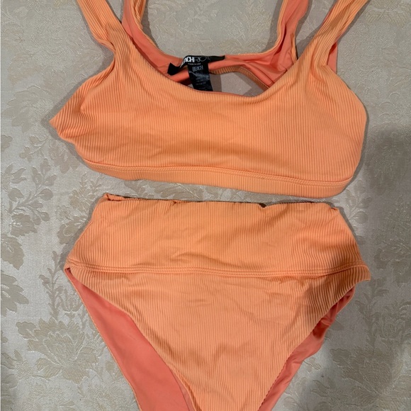 Beach Riot Peach Bikini Set 🍑 - Picture 2 of 6